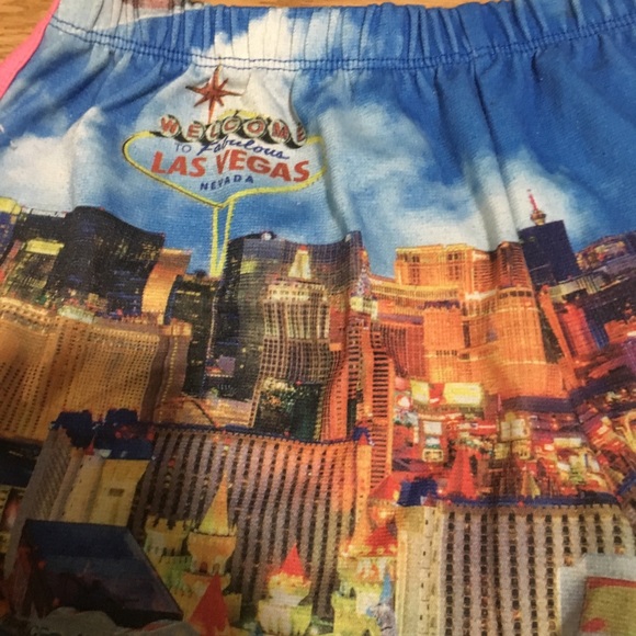 Las Vegas Shorts - Picture 2 of 3